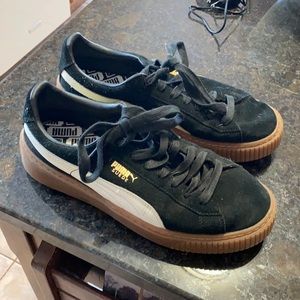 Puma suede plateform shoes